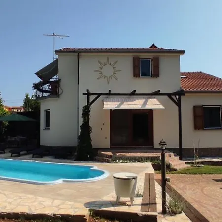 Acquila * Kmeti